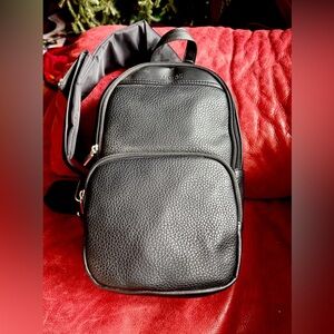 Kenneth Cole Reaction Cross-body Bag in Black